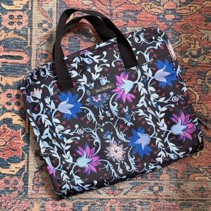 NWOT Vera Bradley Hanging Toiletry Bag in Bramble Vines